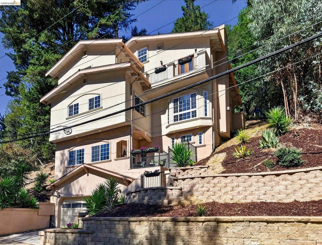 6700 Moore Dr, Oakland