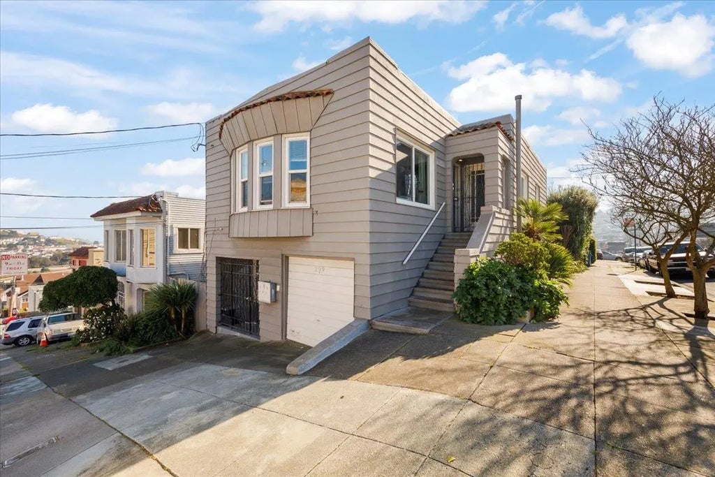 299 Rhine Street, Daly City