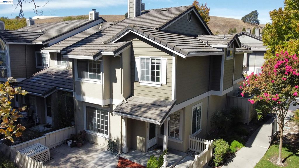 7432 Oxford Cir, Dublin