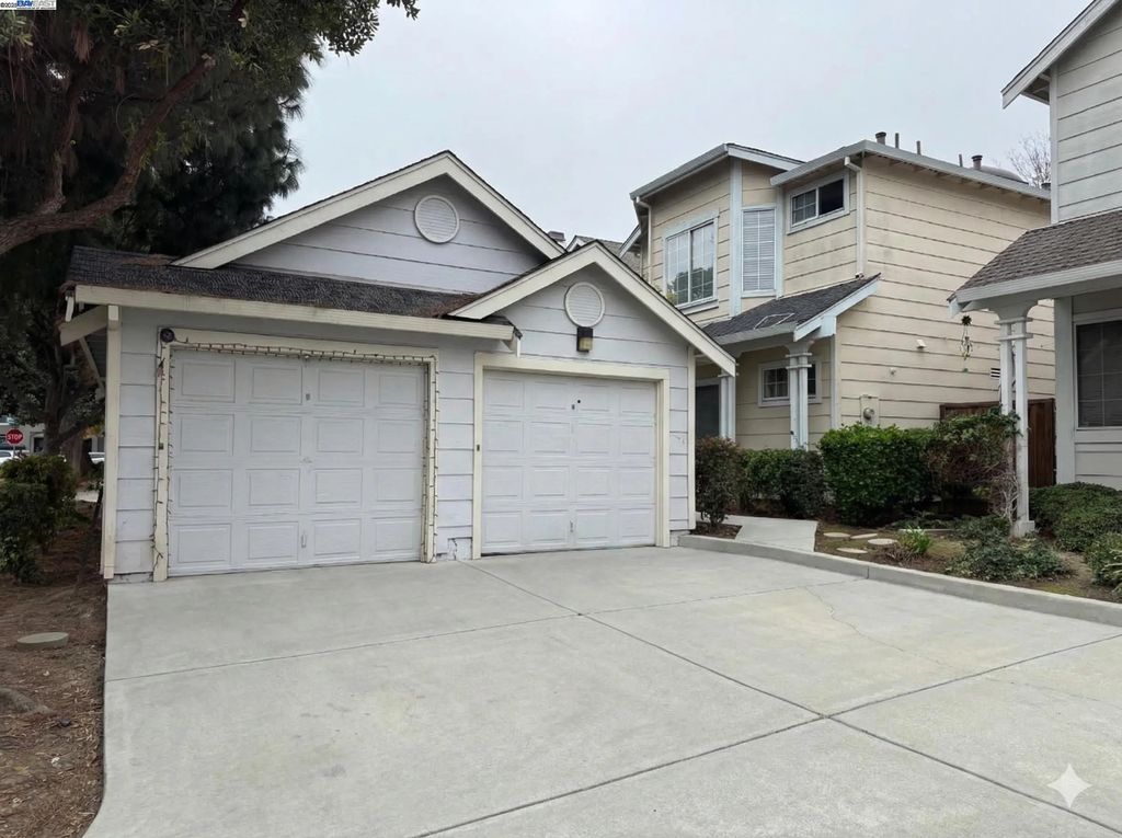 39965 Potrero Dr, Newark