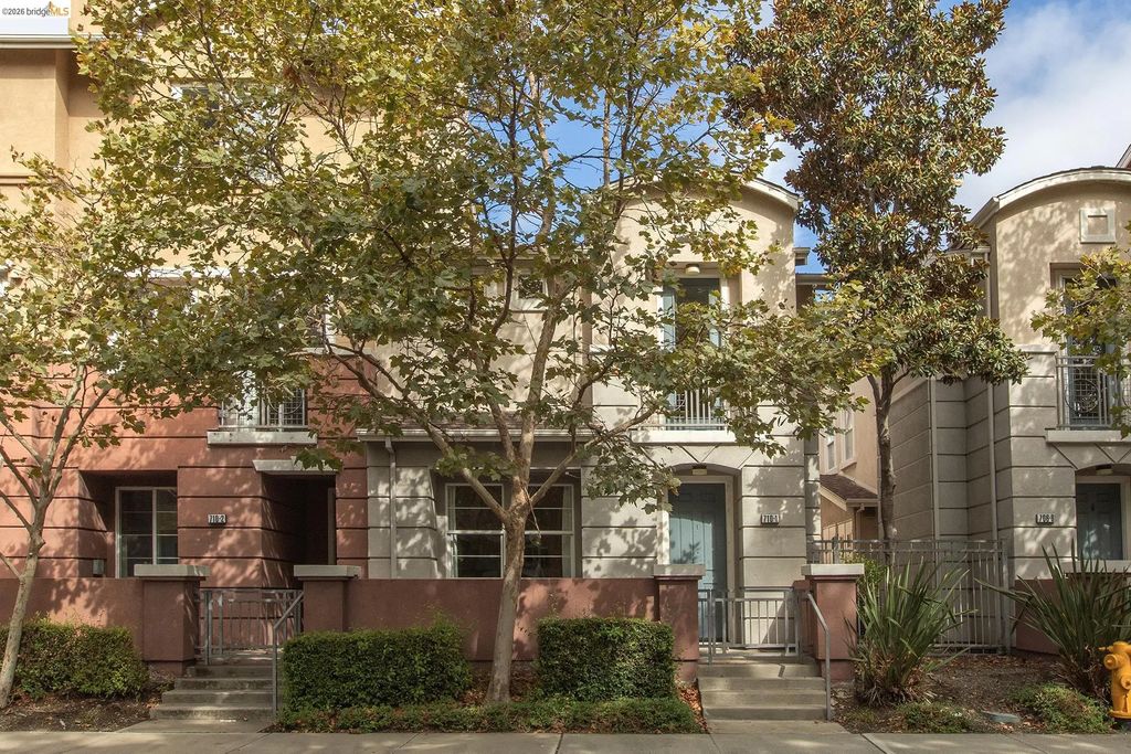 710 City Walk Pl 1, Hayward