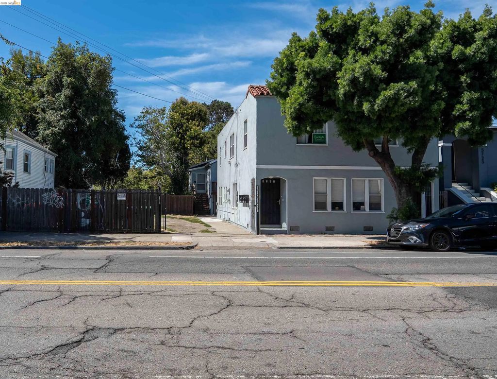 5719 Shattuck Ave, Oakland