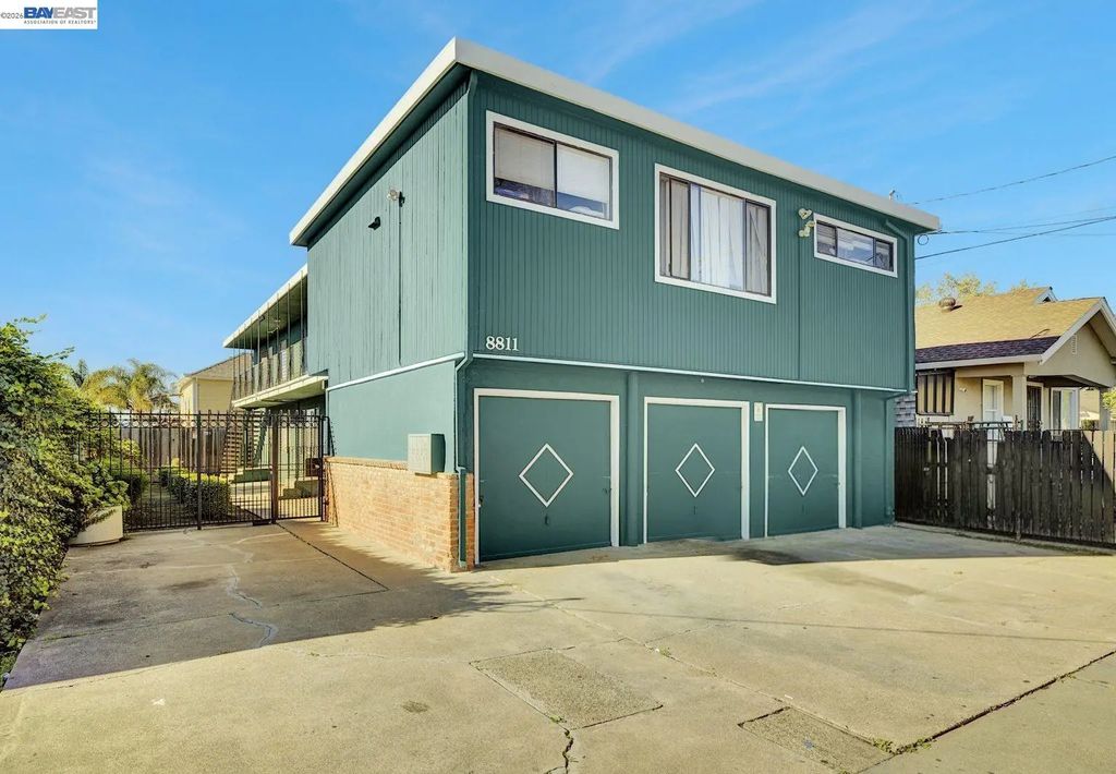 8811 A Street, Oakland