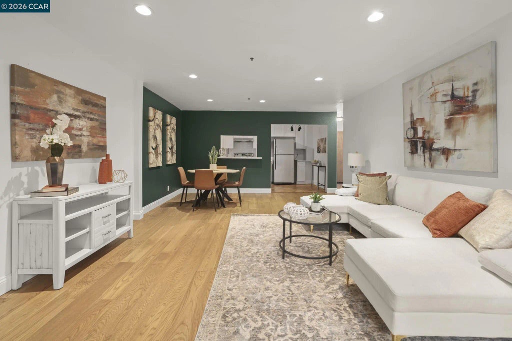 322 Hanover Ave 107, Oakland