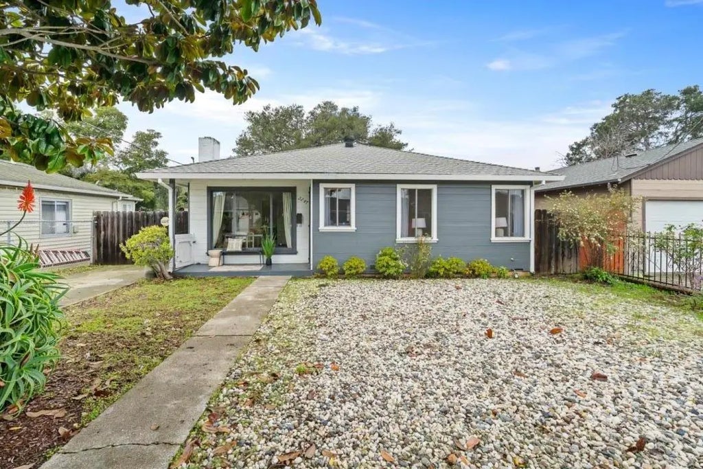 2247 Menalto Avenue, East Palo Alto