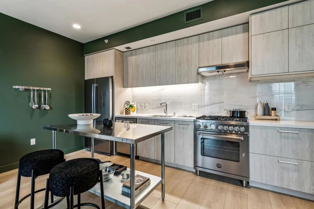 188 W Saint James Street 11010, San Jose
