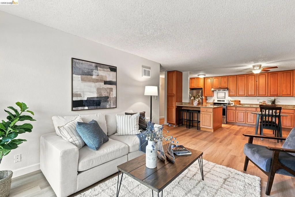 955 Shorepoint Court 208, Alameda