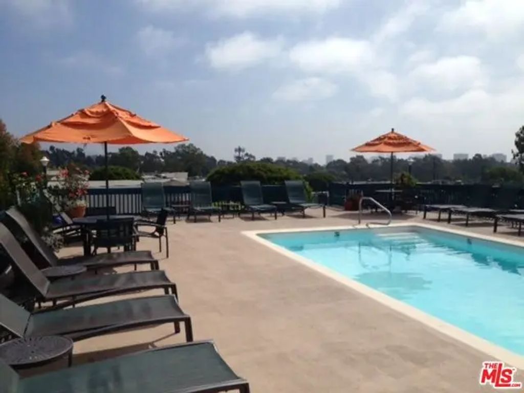 11730 W Sunset Boulevard, Brentwood