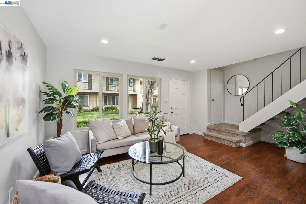 27864 Hummingbird Ct, Hayward