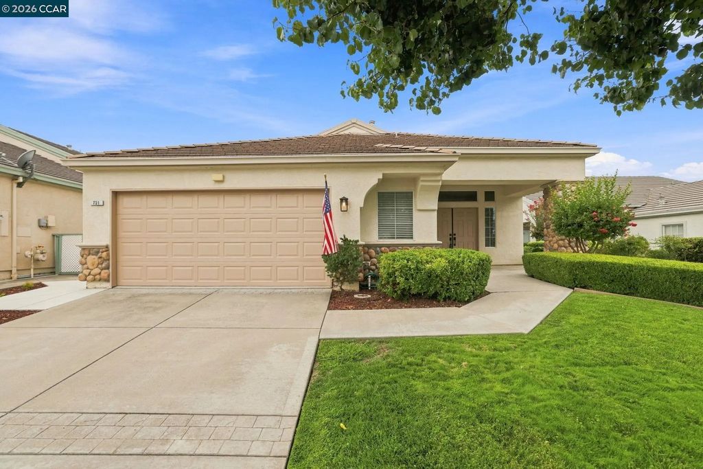 731 Central Park Pl, Brentwood