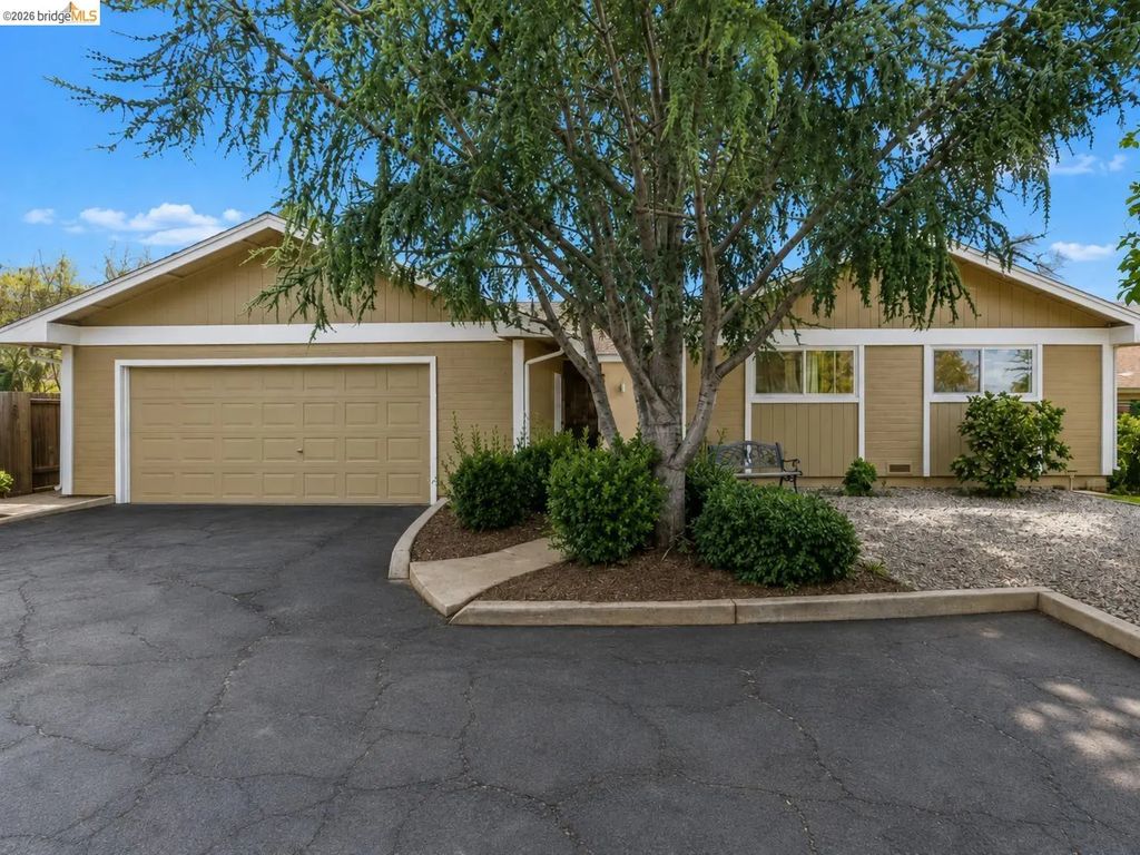 1833 Camino Estrada, Concord