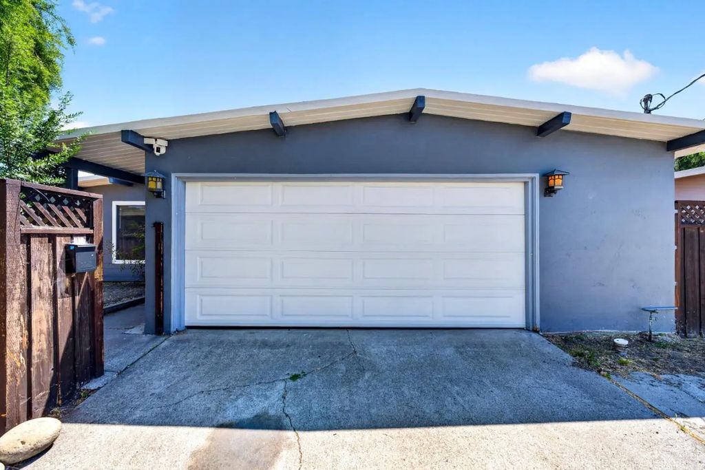 1111 Marionola Way, Pinole
