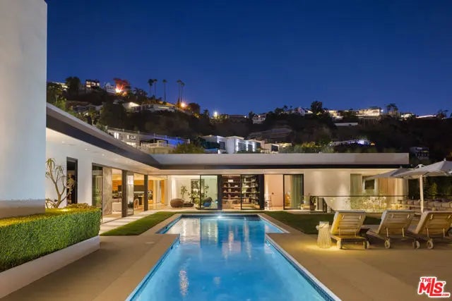 1877 Rising Glen Road, Los Angeles