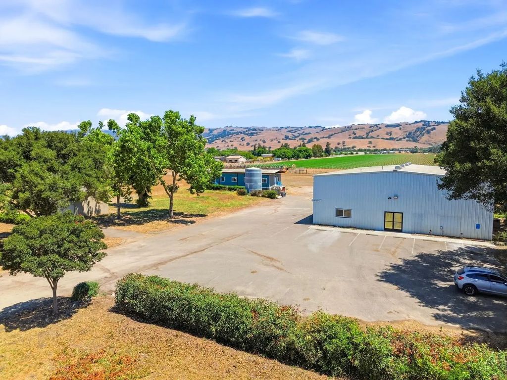 3065 Pacheco Pass Highway, Gilroy