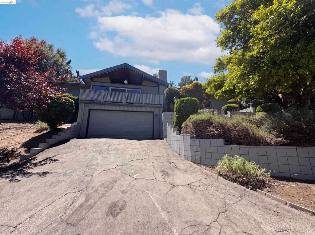 612 Tahos Rd, Orinda