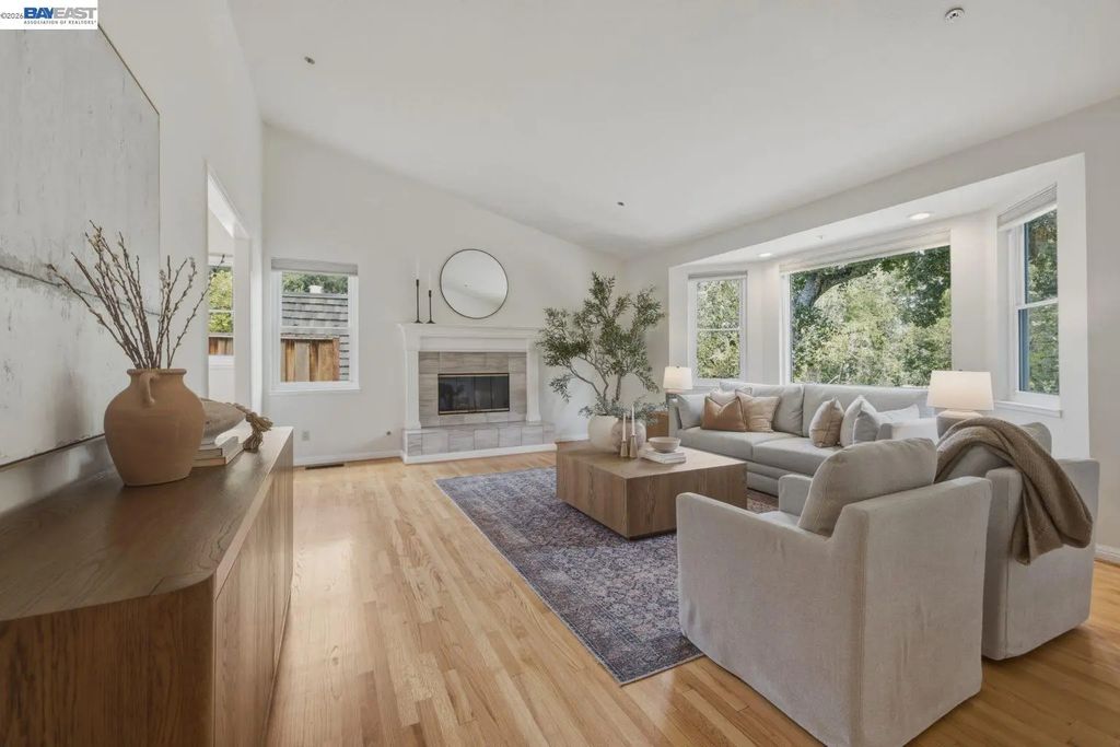 26 Oak Rd, Orinda