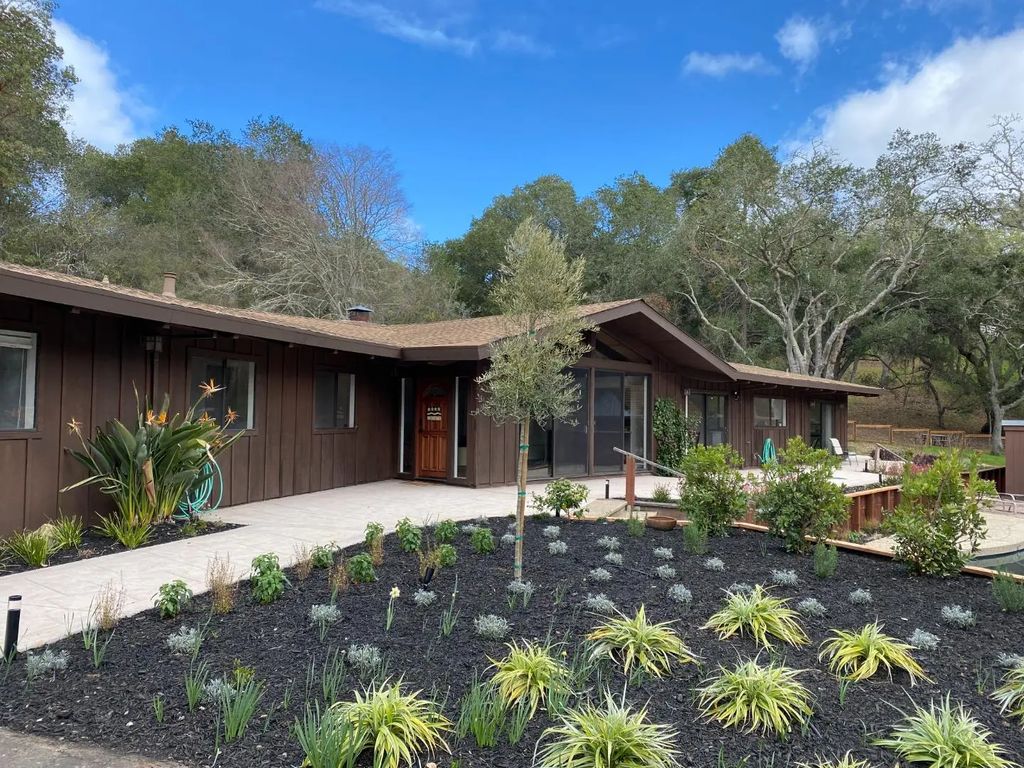121 Degas Road, Portola Valley