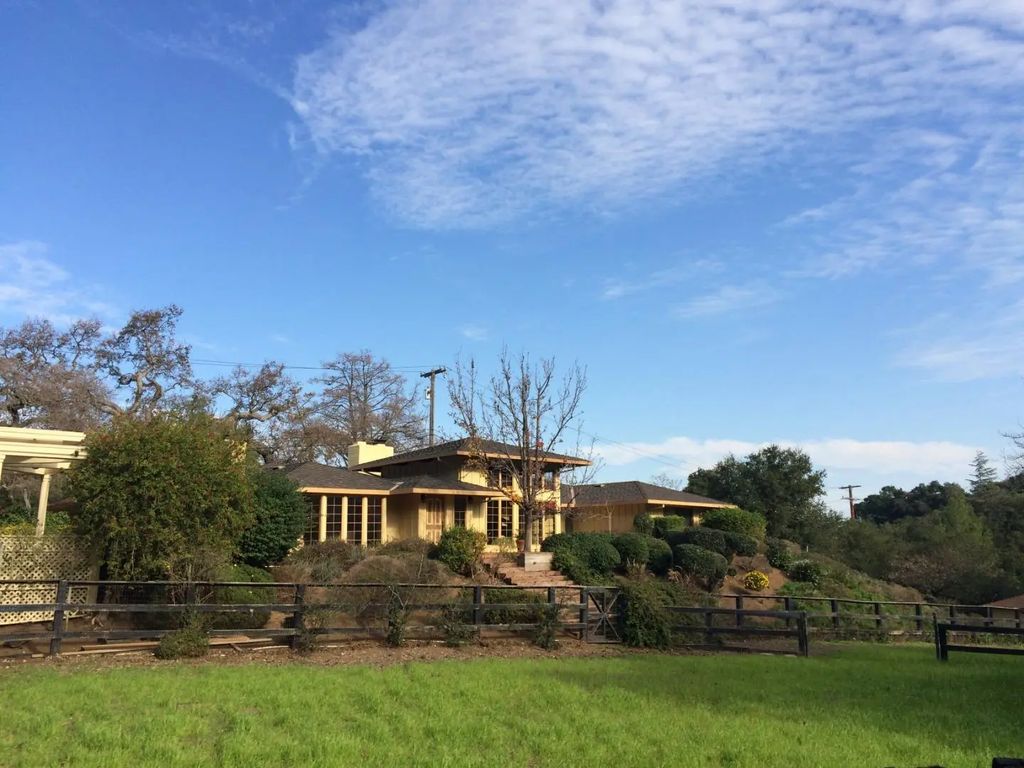 25228 La Loma Drive, Los Altos Hills