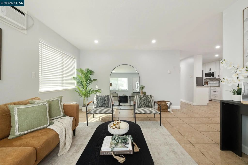 133 E Trident, Pittsburg