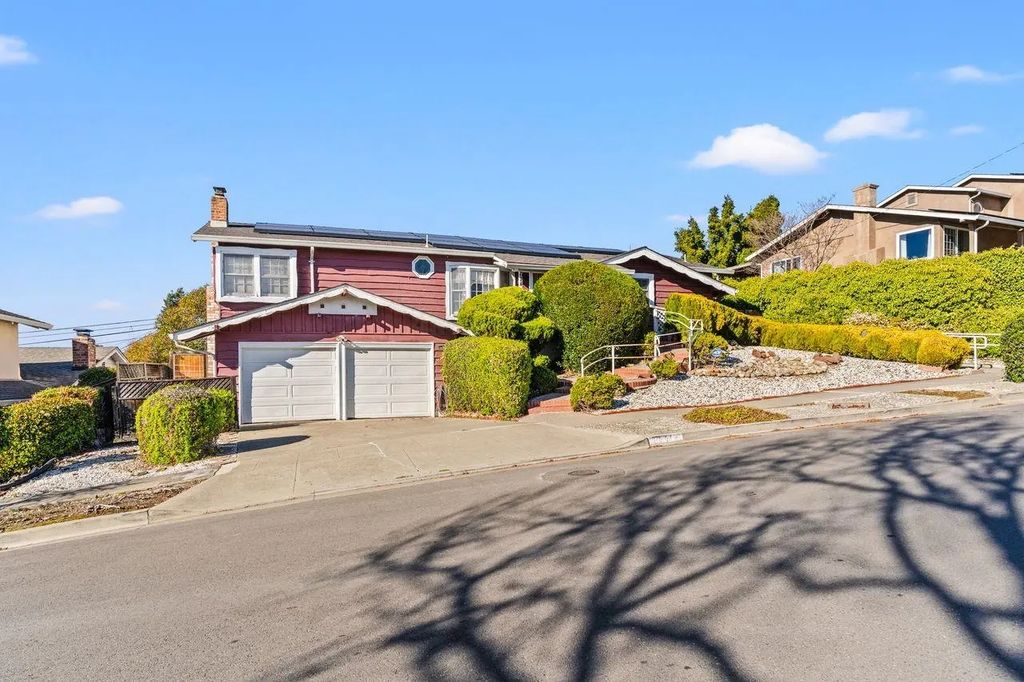 674 Gleneagle Ave, Hayward