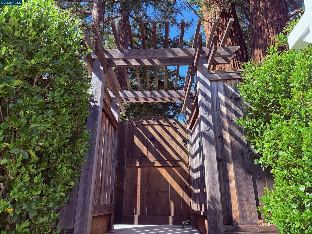 143 Pulido Rd, Danville