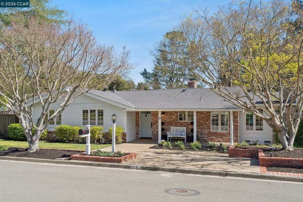 19 Eastwood Dr, Orinda