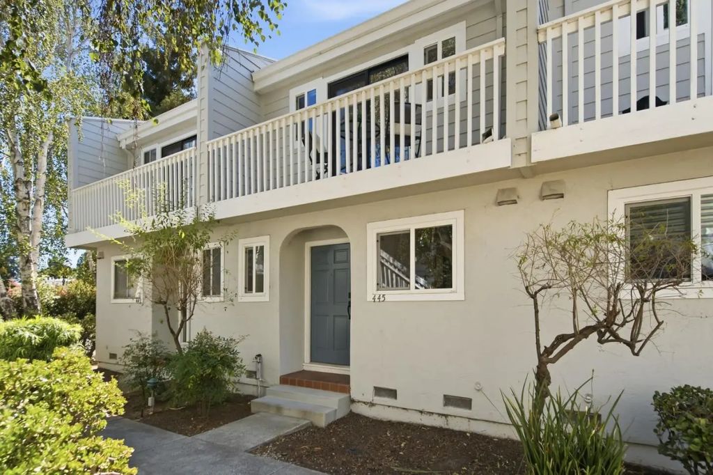 445 Oak Avenue, Redwood City