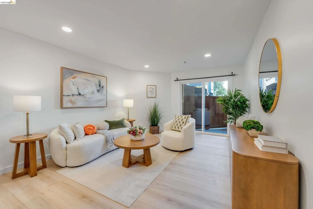 6400 Christie Ave 2112, Emeryville