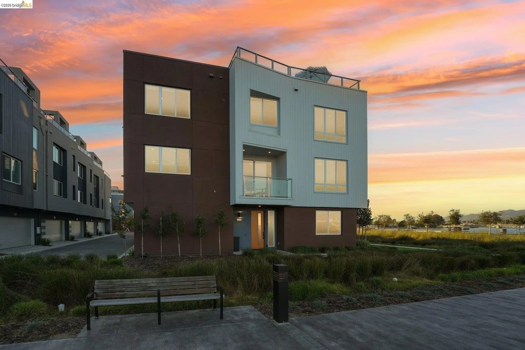 2388 Stanford St, Alameda