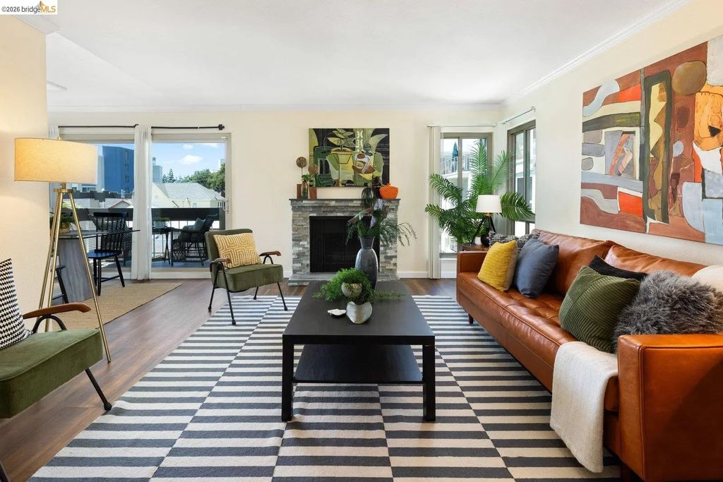 77 Fairmount Avenue 302, Oakland