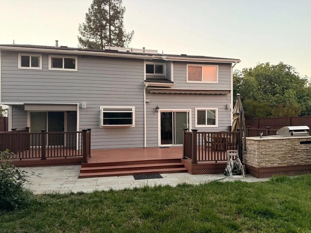 2121 Valparaiso Avenue, Menlo Park