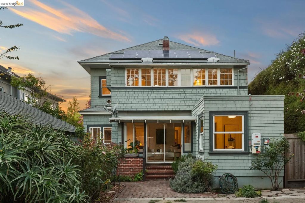 2833 Regent St, Berkeley