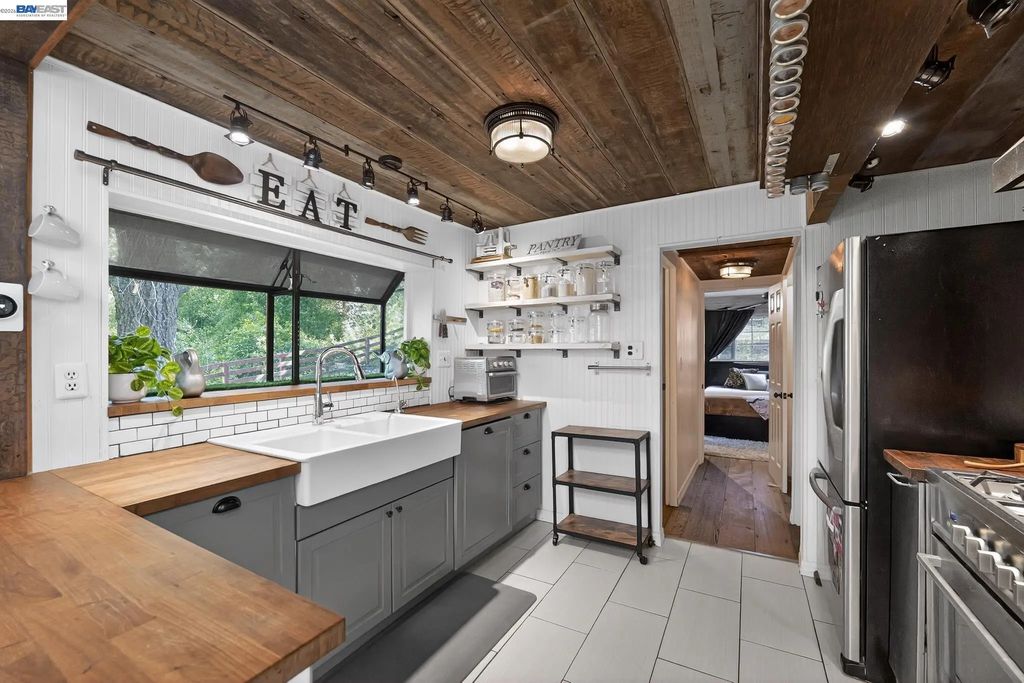 2989 Singalong Way, Sunol