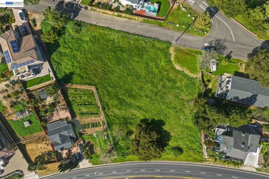27188 Hayward Blvd, Hayward