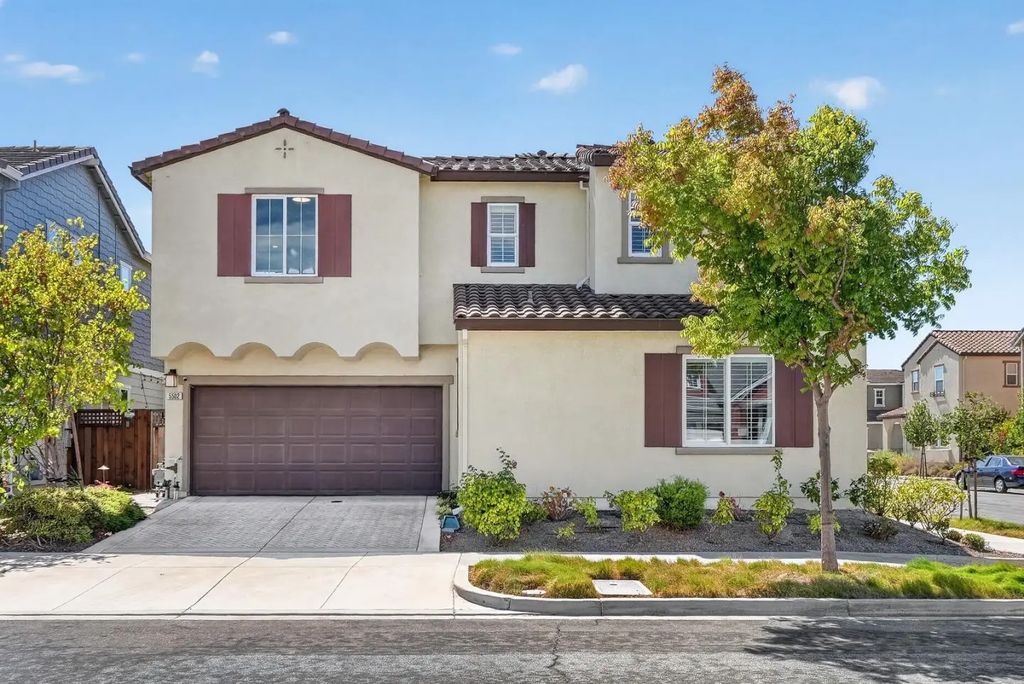 5502 Clove Hitch Loop, Fremont