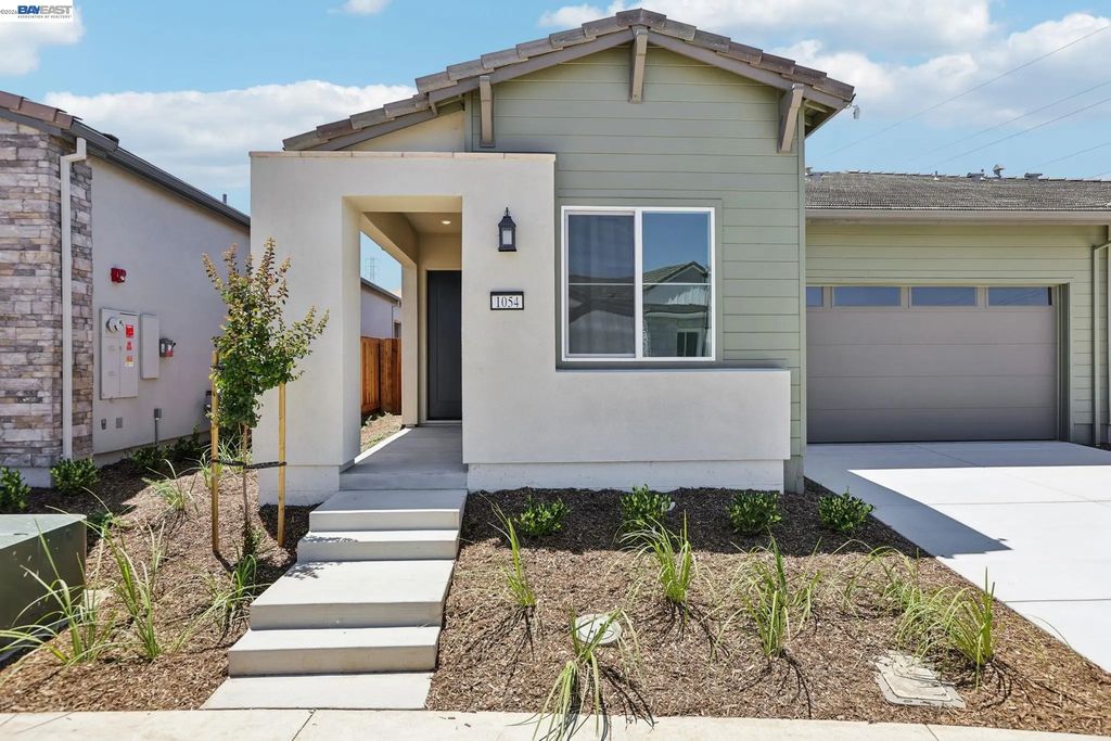 1054 Riverbend Drive, Brentwood