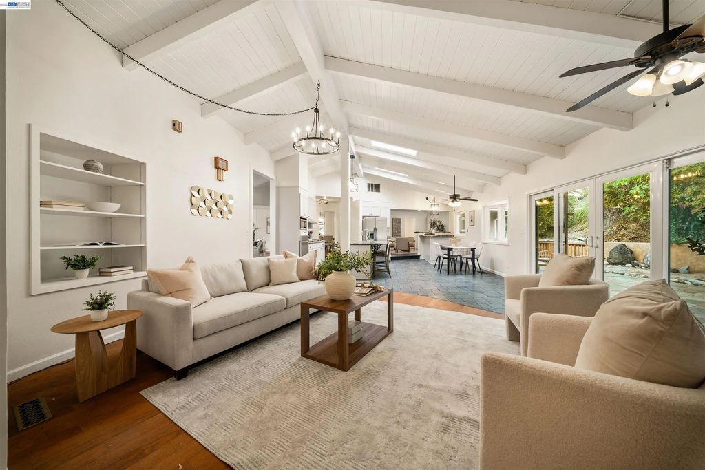 699 Fiesta Pl, Hayward