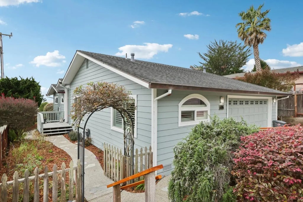 696 Francisco Street, El Granada