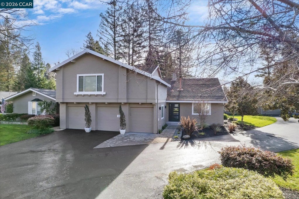 187 Cypress Point Way, Moraga