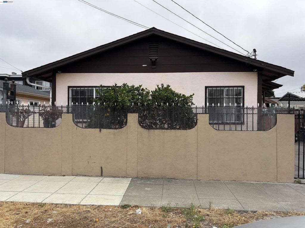 9024 Olive St, Oakland