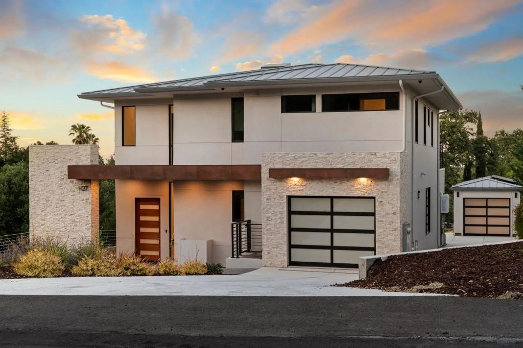 1127 Hillslope Place, Los Altos