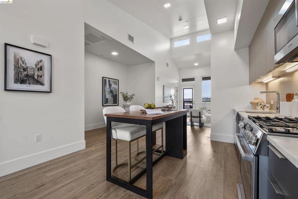 1545 32nd St 314, Oakland