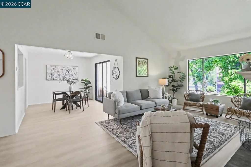 378 Camelback Rd, Pleasant Hill