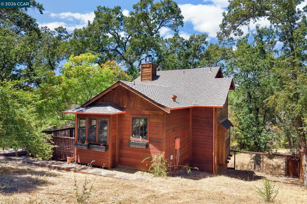 890 Holly Hill Dr, Walnut Creek