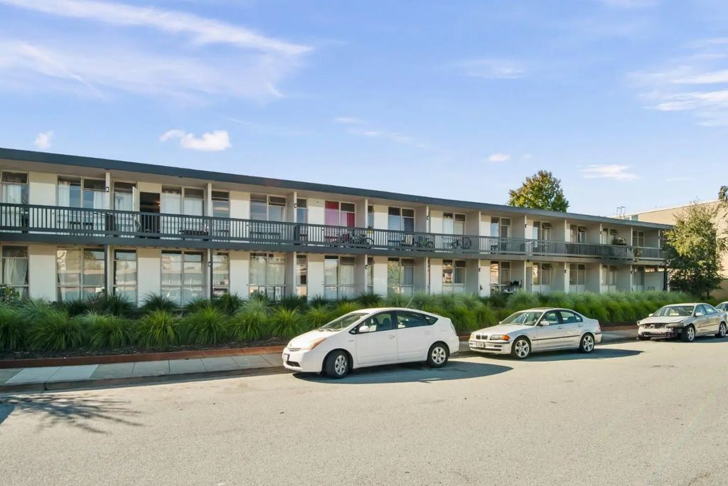 1775 Marco Polo Way, Burlingame