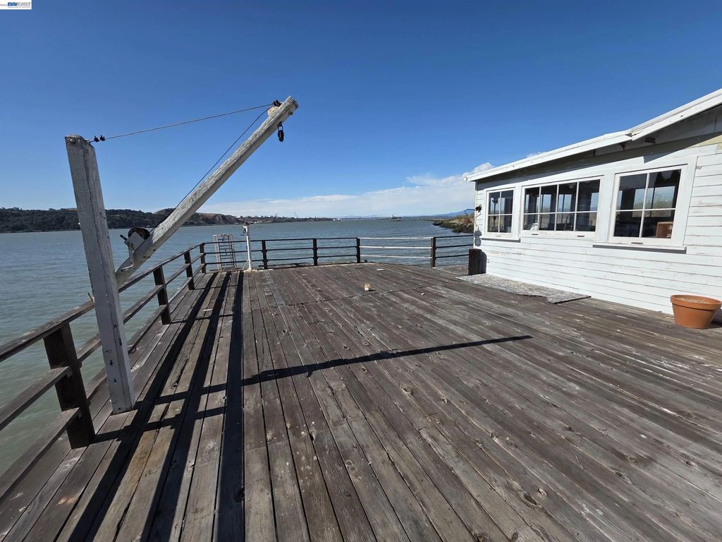 40 Sandy Beach Rd, Vallejo