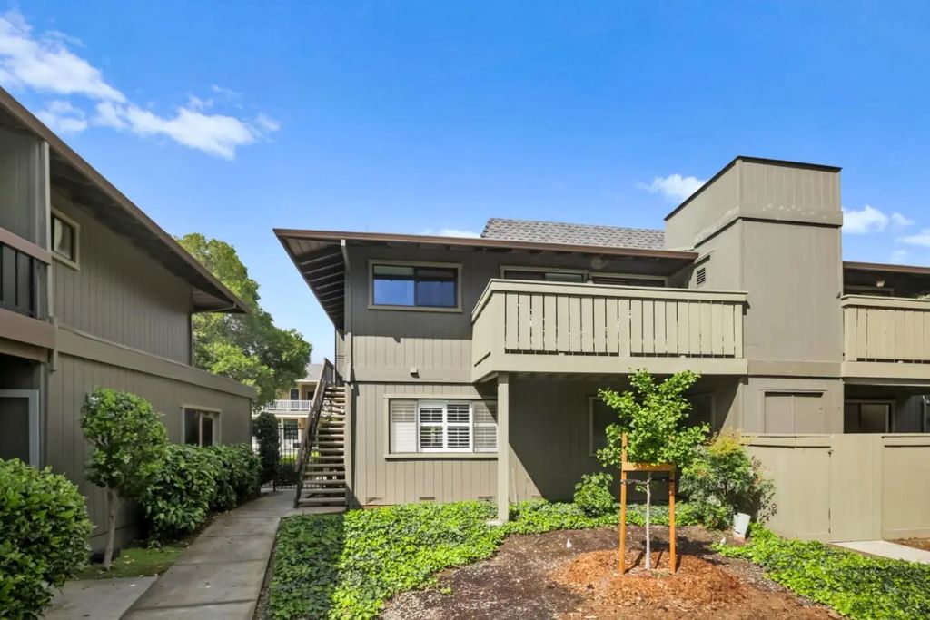 14351 Saratoga Avenue B, Saratoga