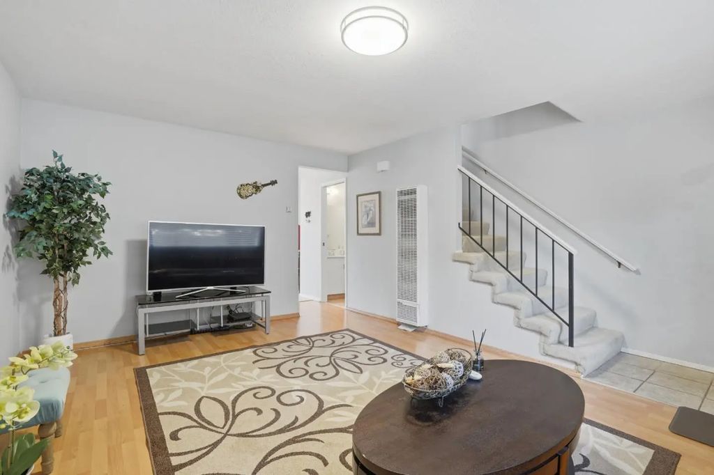 205 Del Valle Cir, El Sobrante