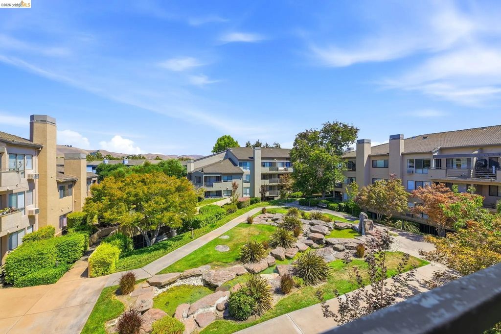 39206 Guardino Dr 302, Fremont