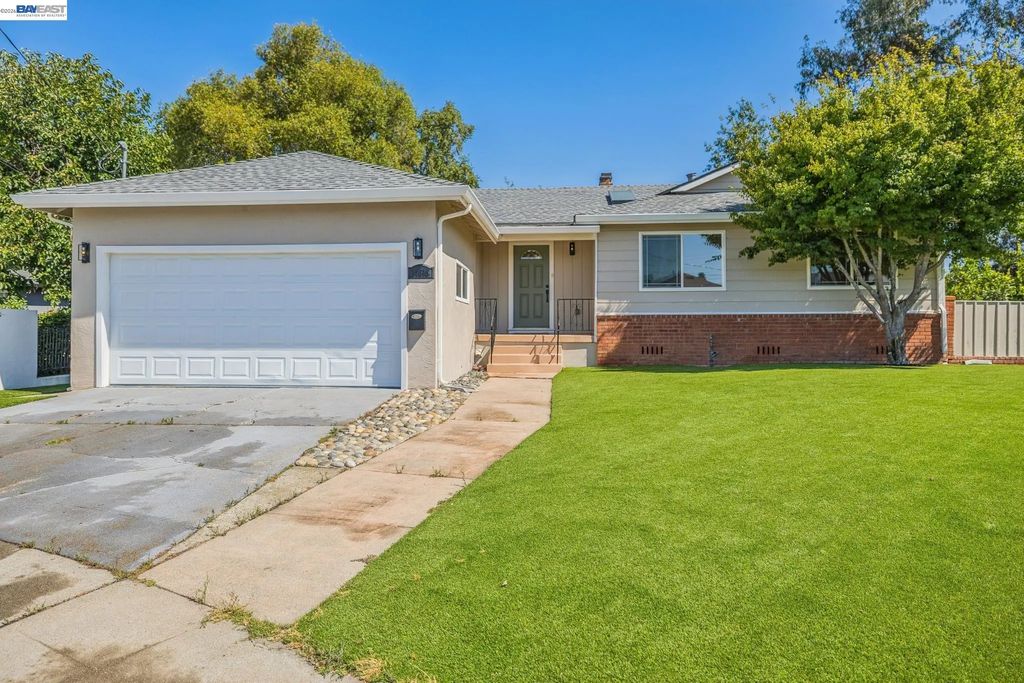 24818 Saint Luke Ct, Hayward